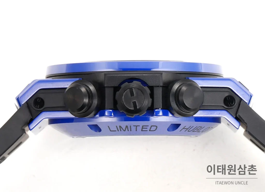 위블로 빅뱅 유니코 세라믹 컬러다이얼 크로노그래프 오토매틱 45mm 컬러 세라믹 화이트 러버 스트랩 블루 베젤