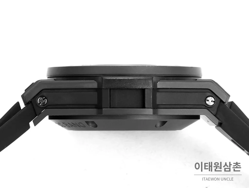 위블로 빅뱅 유니코 세라믹 컬러다이얼 크로노그래프 오토매틱 45mm 컬러 세라믹 블랙 러버 스트랩 블랙 베젤