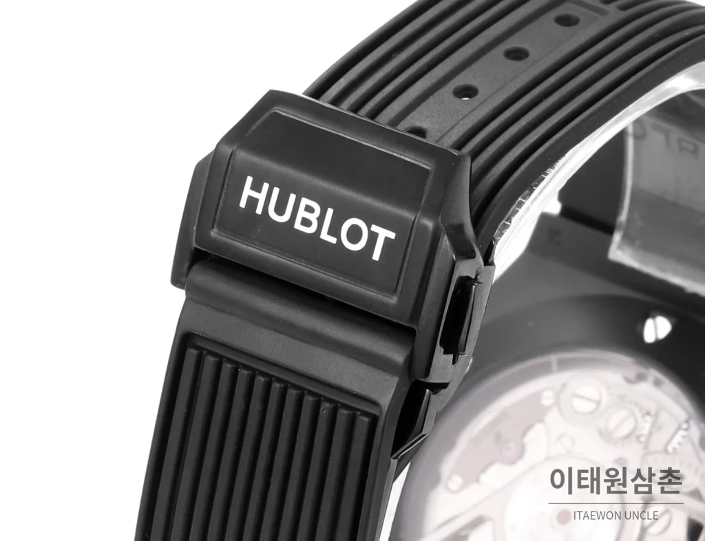 위블로 빅뱅 유니코 세라믹 컬러다이얼 크로노그래프 오토매틱 45mm 컬러 세라믹 블랙 러버 스트랩 블랙 베젤