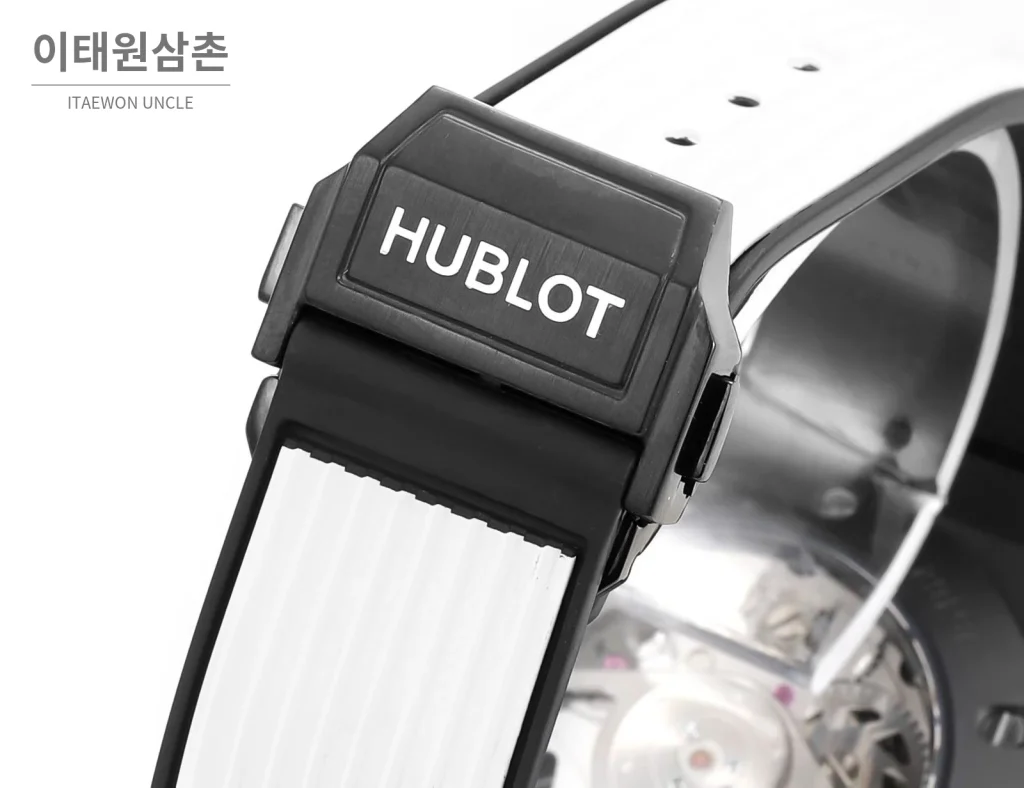 위블로 빅뱅 유니코 세라믹 컬러다이얼 크로노그래프 오토매틱 45mm 컬러 세라믹 화이트 러버 스트랩 블랙 베젤