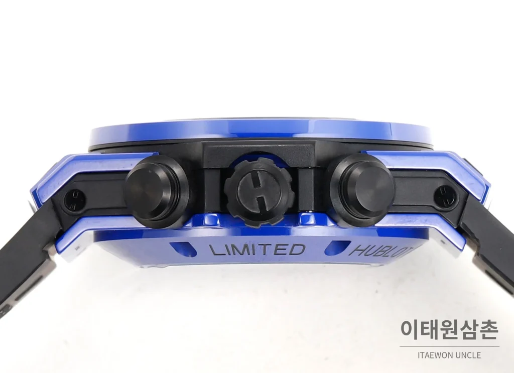 위블로 빅뱅 유니코 컬러세라믹 플라이백 크로노그래프 오토매틱 45mm 멀티 컬러 스켈레톤 다이얼 화이트 러버 스트랩 블루 베젤