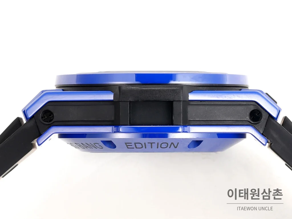 위블로 빅뱅 유니코 컬러세라믹 플라이백 크로노그래프 오토매틱 45mm 멀티 컬러 스켈레톤 다이얼 블랙 러버 스트랩 블루 베젤