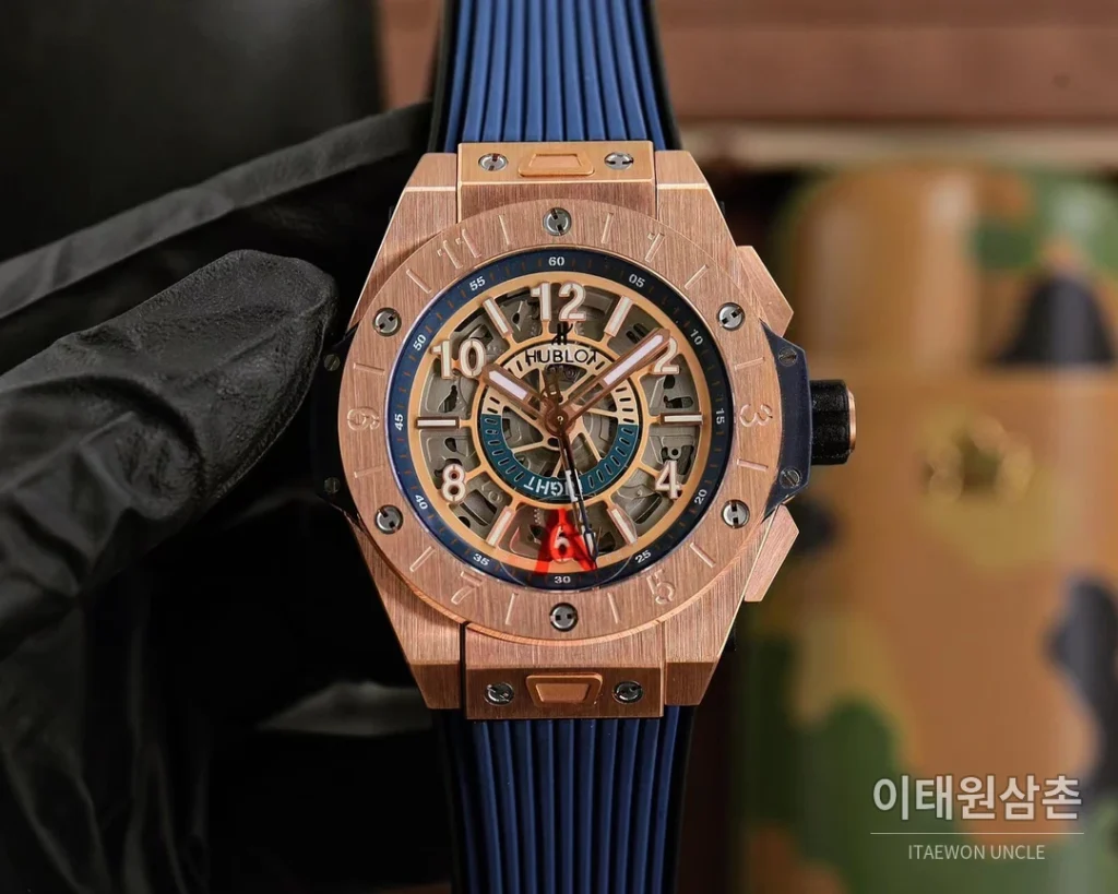 위블로 빅뱅 유니코 GMT 티타늄 골드 오토매틱 45mm 스켈레톤 다이얼 네이비 러버 스트랩