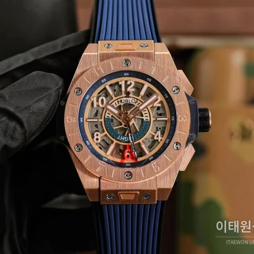 위블로 빅뱅 유니코 GMT 티타늄 골드 오토매틱 45mm 스켈레톤 다이얼 네이비 러버 스트랩 위블로 빅뱅 유니코 GMT 티타늄 골드 오토매틱 45mm 스켈레톤 다이얼 네이비 러버 스트랩