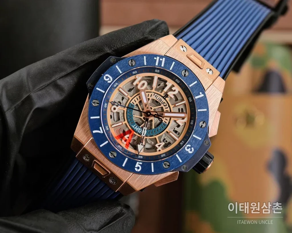 위블로 빅뱅 유니코 GMT 티타늄 골드 오토매틱 45mm 스켈레톤 다이얼 블루 러버 스트랩