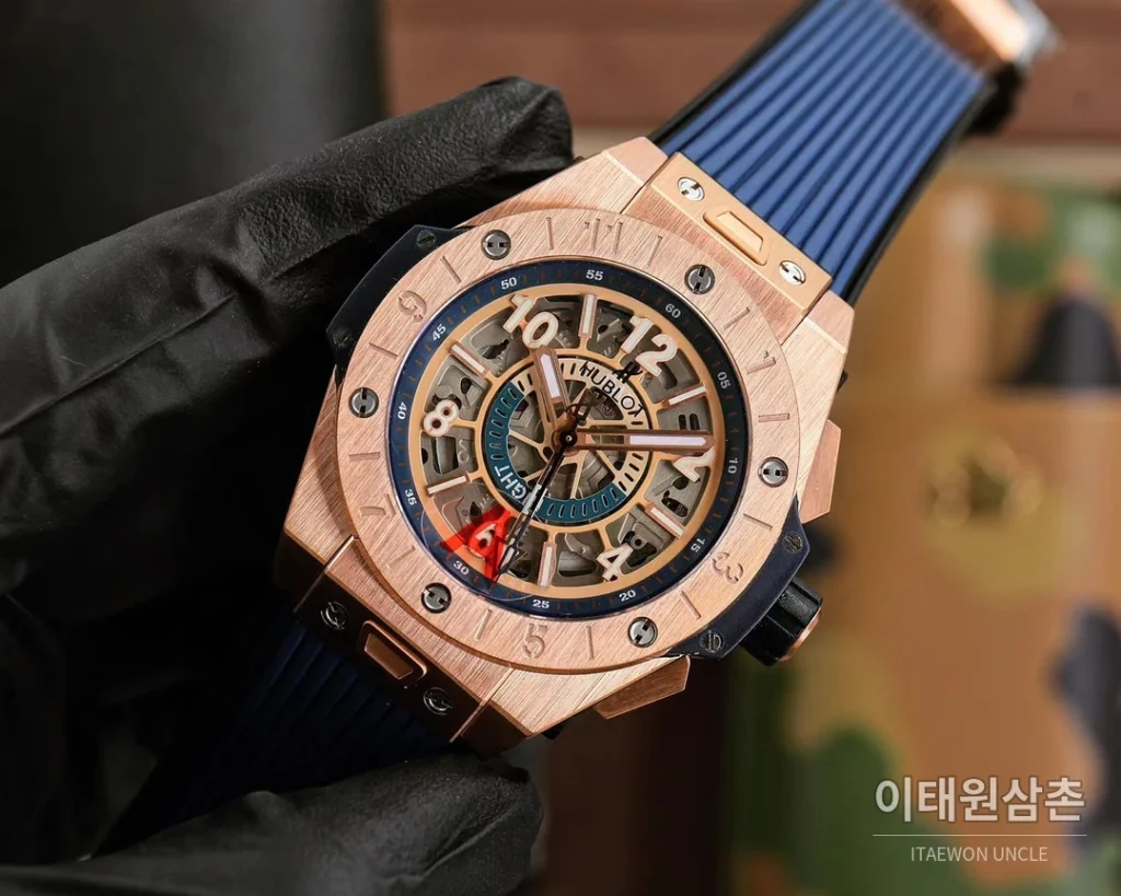 위블로 빅뱅 유니코 GMT 티타늄 골드 오토매틱 45mm 스켈레톤 다이얼 네이비 러버 스트랩