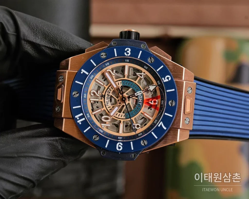 위블로 빅뱅 유니코 GMT 티타늄 골드 오토매틱 45mm 스켈레톤 다이얼 블루 러버 스트랩
