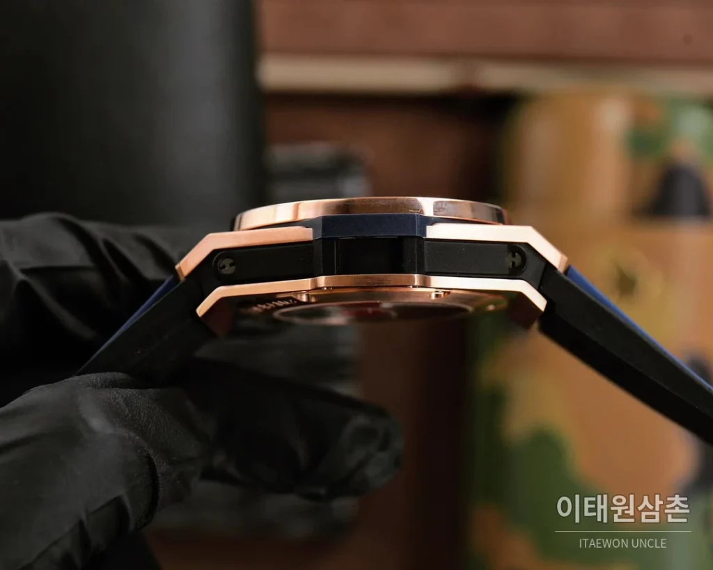 위블로 빅뱅 유니코 GMT 티타늄 골드 오토매틱 45mm 스켈레톤 다이얼 네이비 러버 스트랩