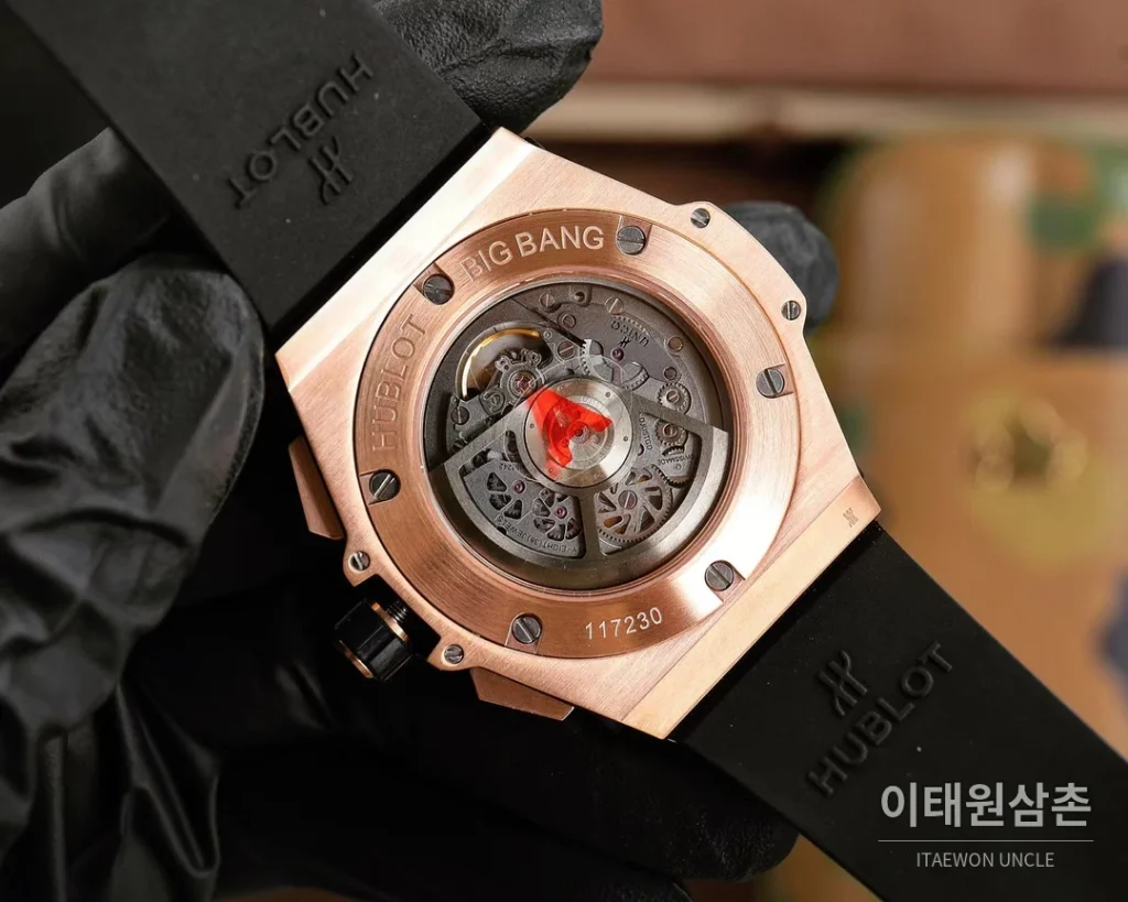 위블로 빅뱅 유니코 GMT 티타늄 골드 오토매틱 45mm 스켈레톤 다이얼 네이비 러버 스트랩
