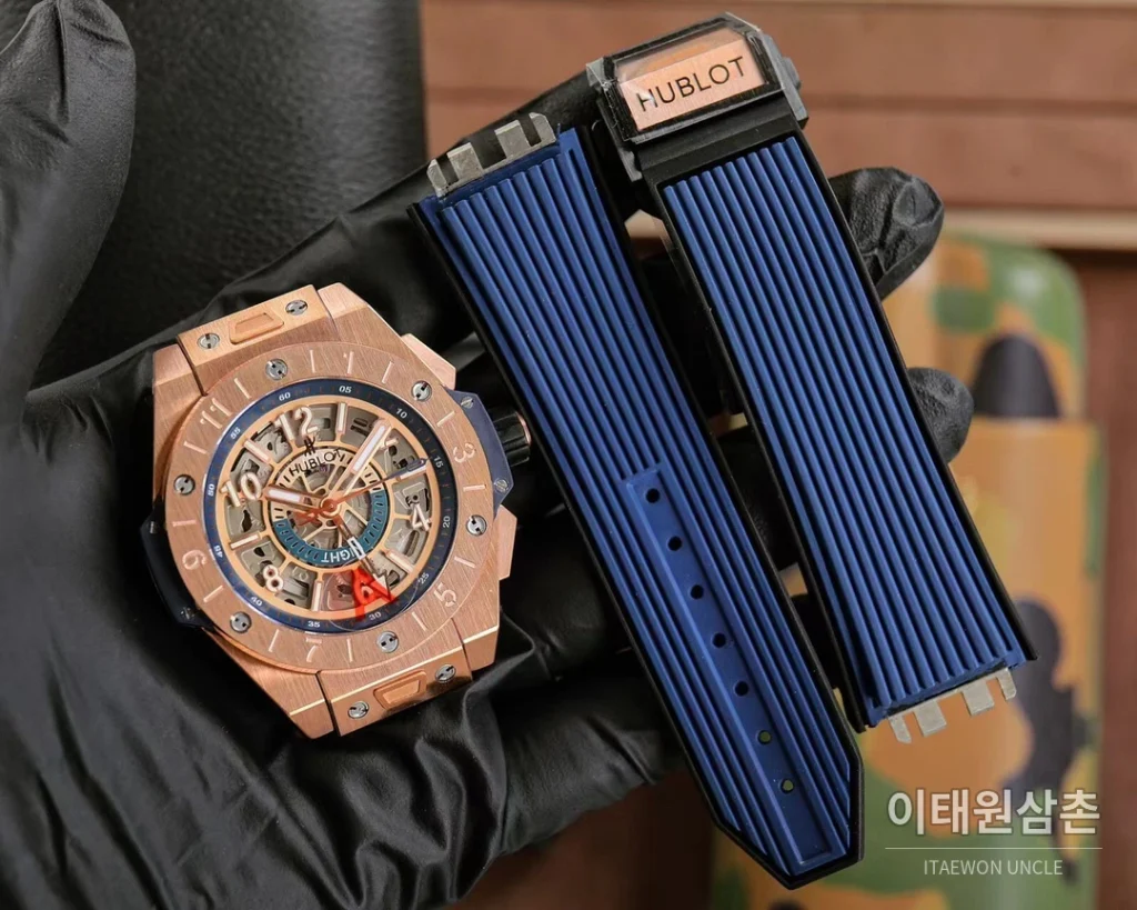 위블로 빅뱅 유니코 GMT 티타늄 골드 오토매틱 45mm 스켈레톤 다이얼 네이비 러버 스트랩