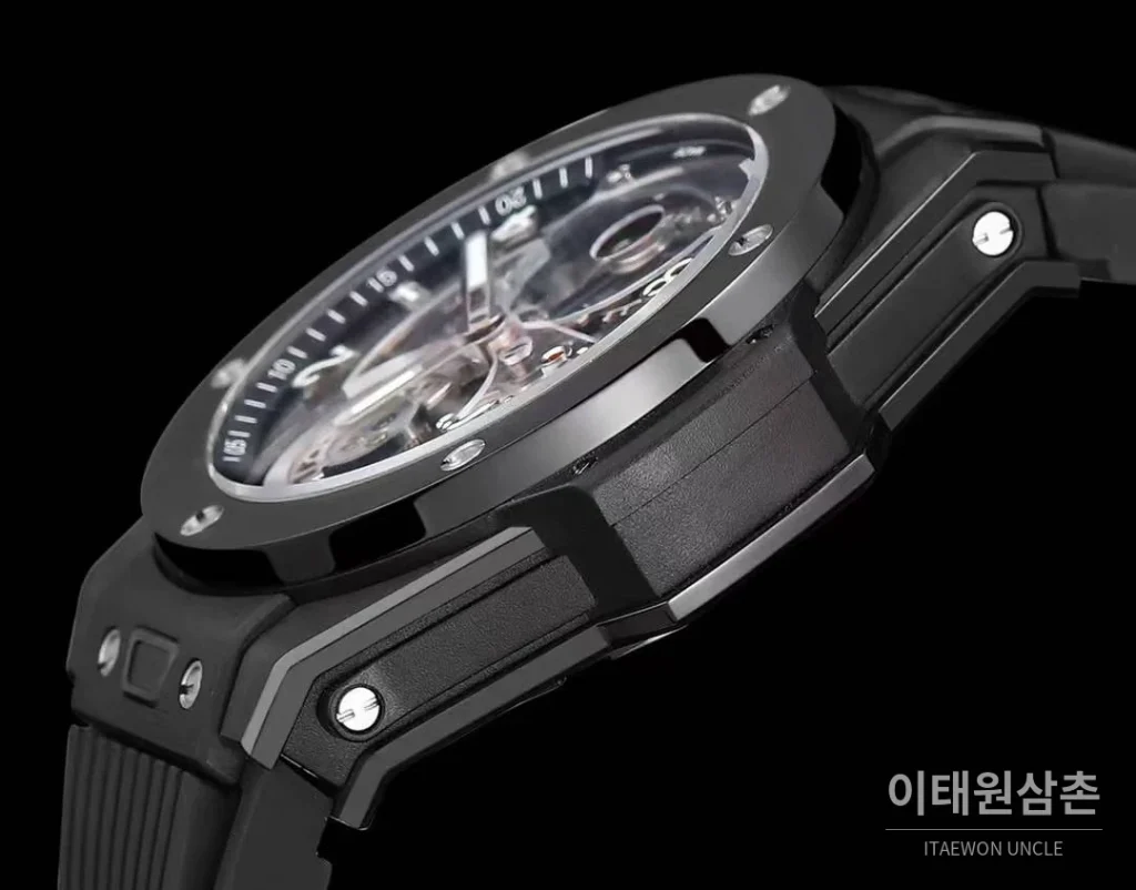위블로 빅뱅 유니코 스켈레톤 투르비옹 수동 45mm 스켈레톤 다이얼 블랙 러버 스트랩 블랙 베젤 세라믹 케이스