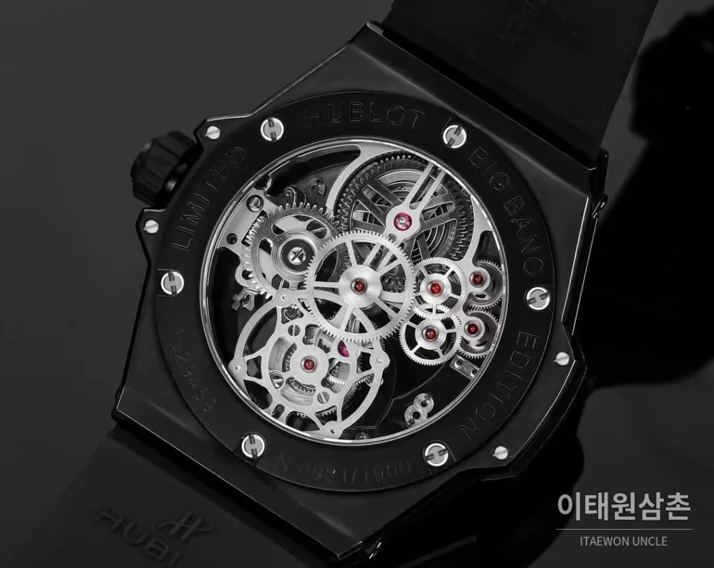 위블로 빅뱅 유니코 스켈레톤 투르비옹 수동 45mm 스켈레톤 다이얼 블랙 러버 스트랩 블랙 베젤 세라믹 케이스