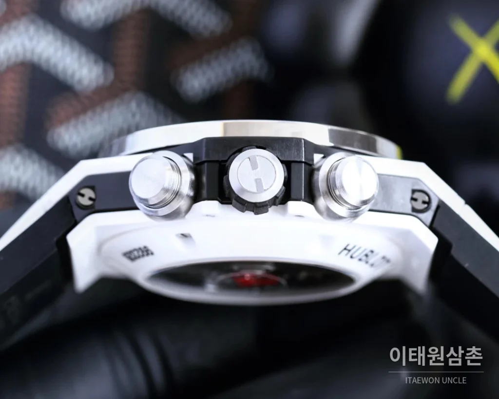 위블로 빅뱅 유니코 티타늄 세라믹 크로노그래프 45.5mm 411.NM.1170.RX 스켈레톤 다이얼 화이트 러버 스트랩 멀티컬러 베젤