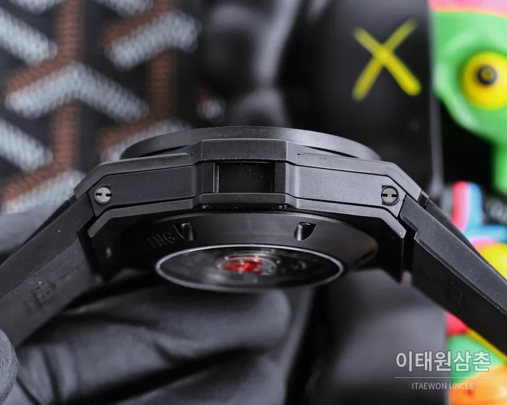 위블로 빅뱅 유니코 티타늄 세라믹 크로노그래프 45.5mm 411.NM.1170.RX 스켈레톤 다이얼 블랙 러버 스트랩 블랙 베젤
