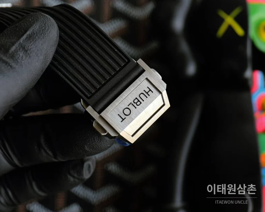 위블로 빅뱅 유니코 티타늄 세라믹 크로노그래프 45.5mm 411.NM.1170.RX 스켈레톤 다이얼 블랙 러버 스트랩 멀티컬러 베젤