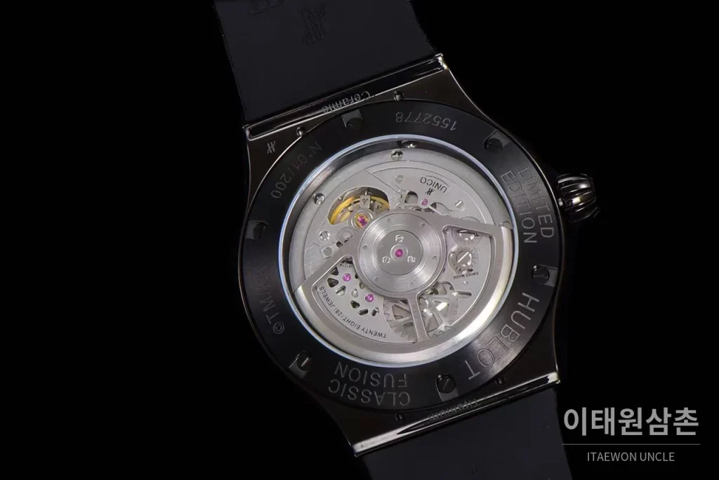 위블로 클래식 퓨전 무라카미 오토매틱 45mm 블랙 다이얼 블랙 러버 스트랩 블랙 베젤