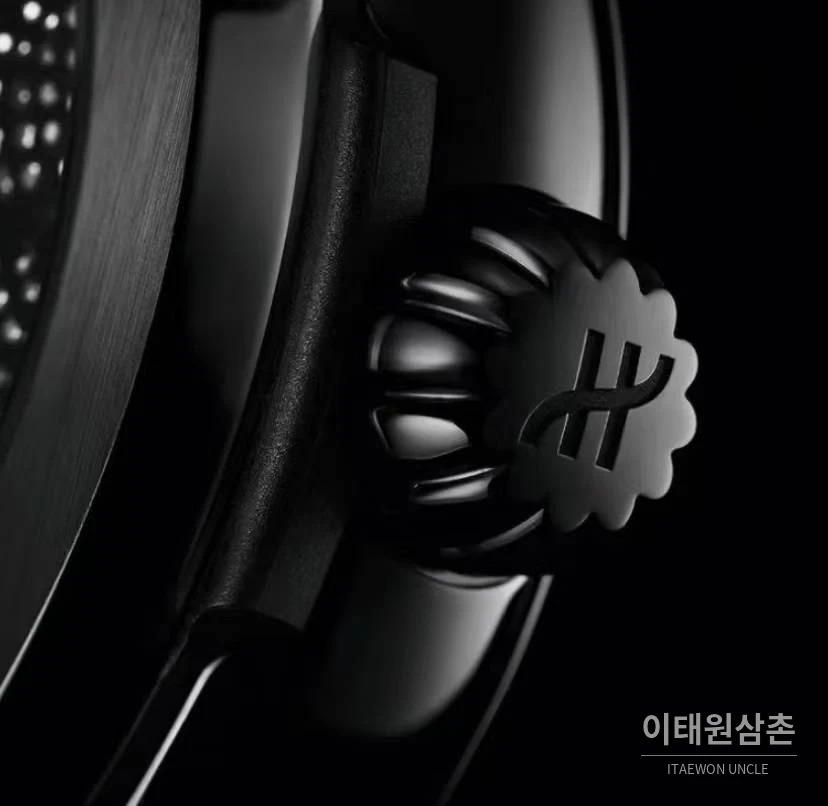 위블로 클래식 퓨전 무라카미 오토매틱 45mm 블랙 다이얼 블랙 러버 스트랩 블랙 베젤