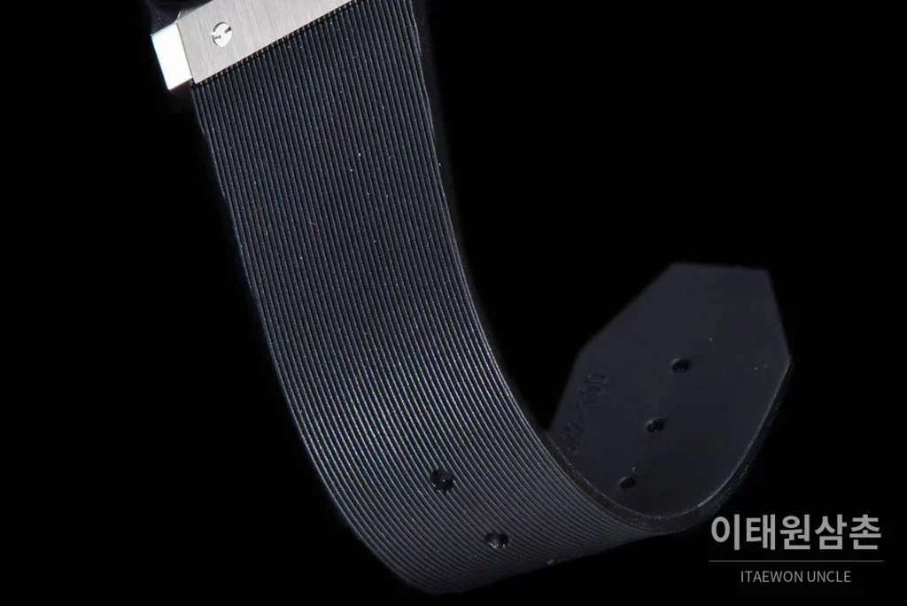 위블로 클래식 퓨전 무라카미 오토매틱 45mm 멀티컬러 다이얼 블랙 러버 스트랩