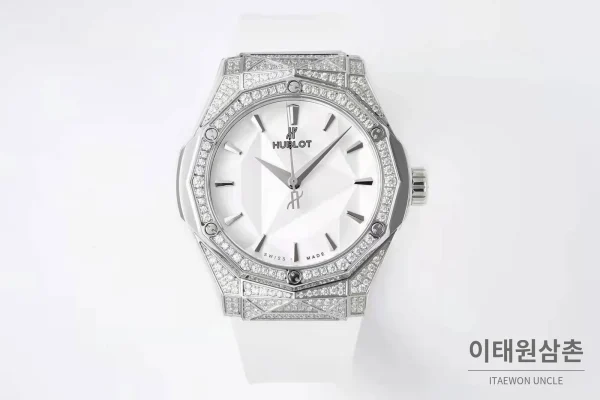 위블로 클래식 퓨전 오를린스키 스켈레톤 컷 다이얼 오토매틱 40mm 실버 / 블랙 위블로 클래식 퓨전 오를린스키 스켈레톤 컷 다이얼 오토매틱 40mm 실버 / 블랙 화이트 러버 스트랩