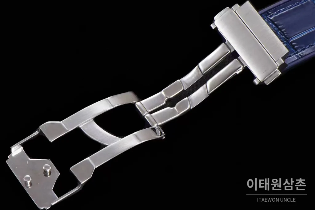 위블로 스피릿 오브 빅뱅 화이트 토노형 스켈레톤 크로노그래프 오토매틱 45mm 스켈레톤 다이얼 네이비 가죽 스트랩