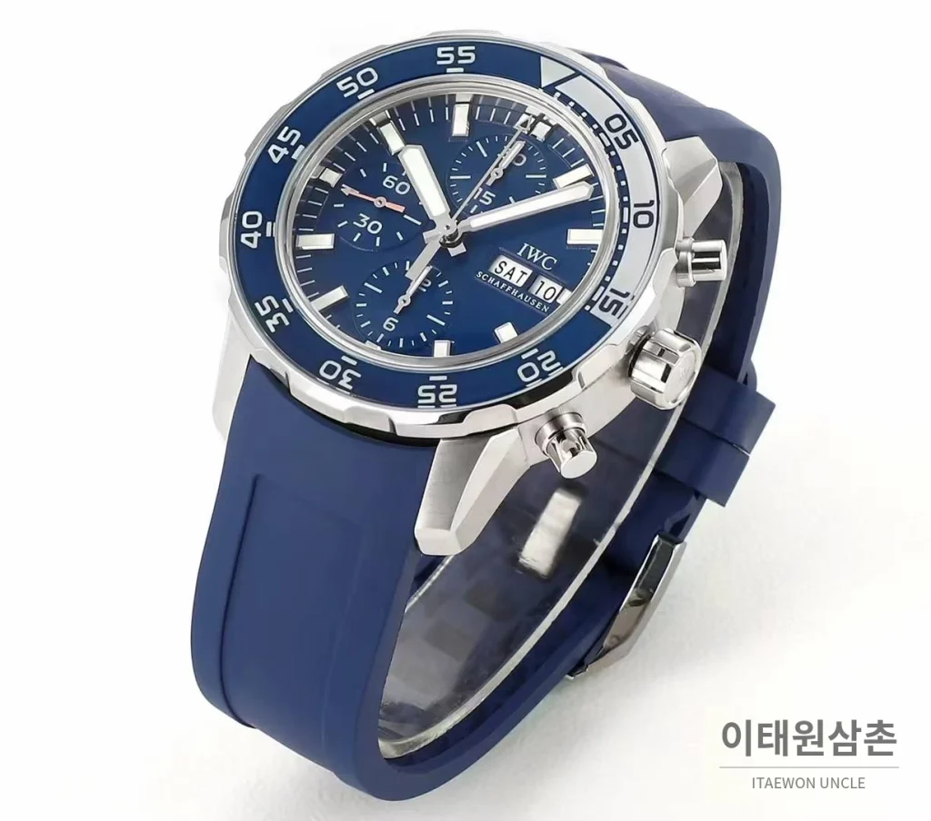 IWC 아쿠아타이머 크로노그래프 루미너스 베젤 블랙다이얼 오토매틱 44mm 네이비 러버 스트랩