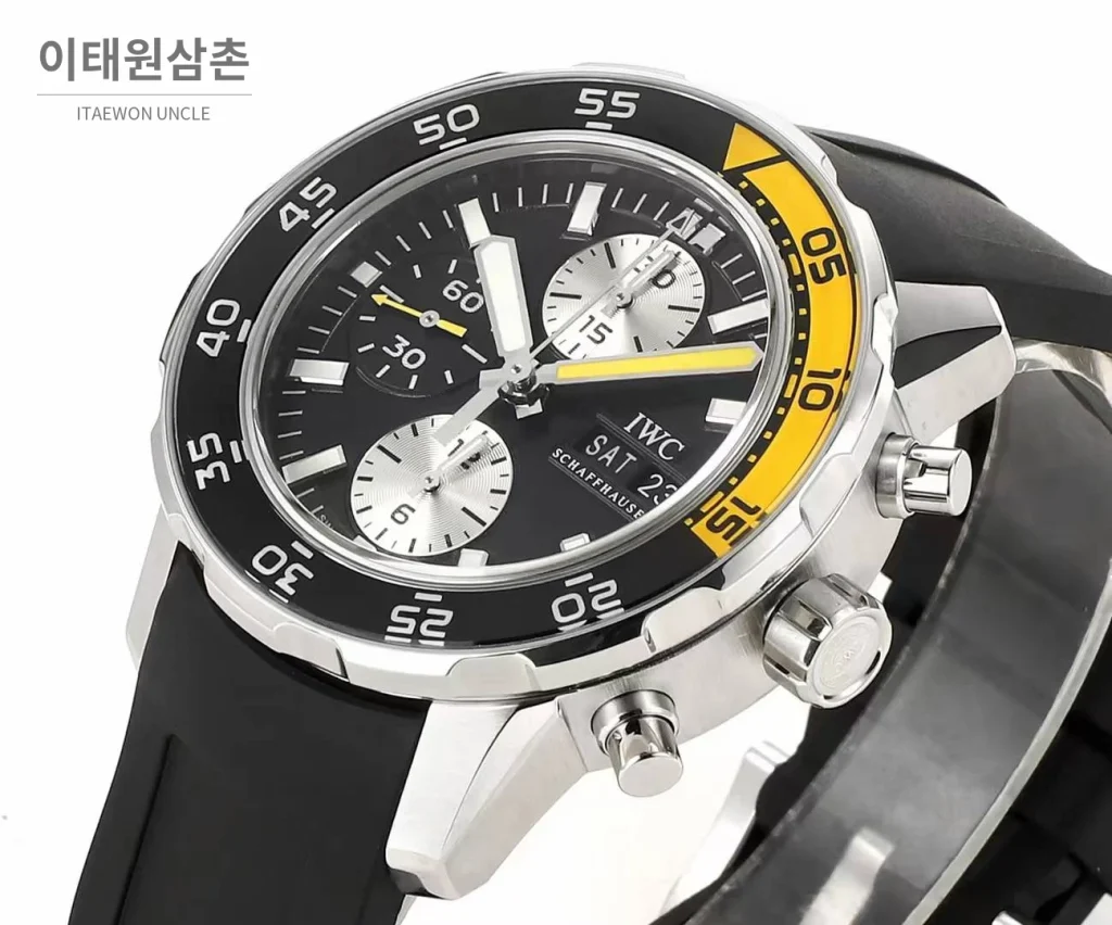 IWC 아쿠아타이머 크로노그래프 루미너스 베젤 블랙다이얼 오토매틱 44mm 블랙 러버 스트랩