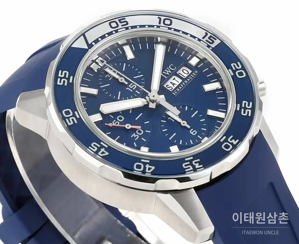 IWC 아쿠아타이머 크로노그래프 루미너스 베젤 블랙다이얼 오토매틱 44mm 네이비 러버 스트랩