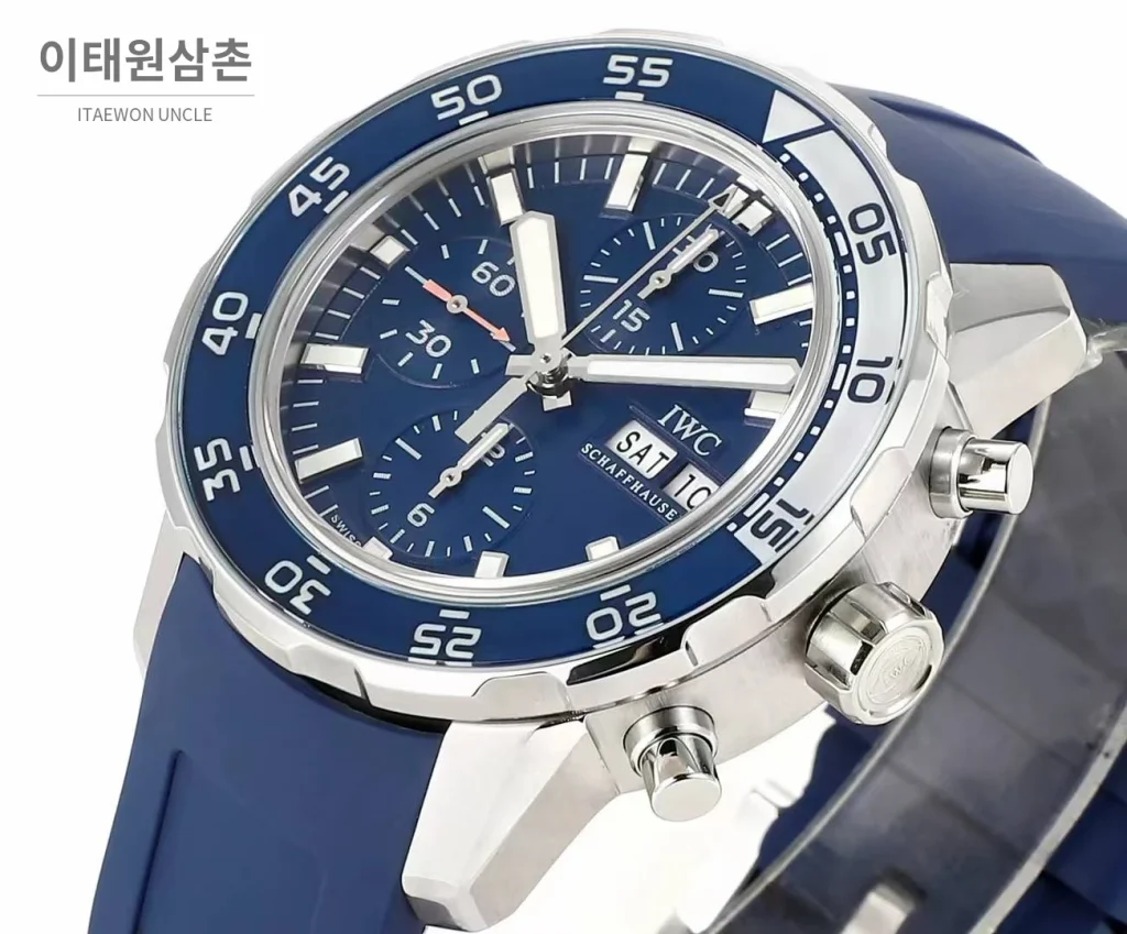 IWC 아쿠아타이머 크로노그래프 루미너스 베젤 블랙다이얼 오토매틱 44mm 네이비 러버 스트랩