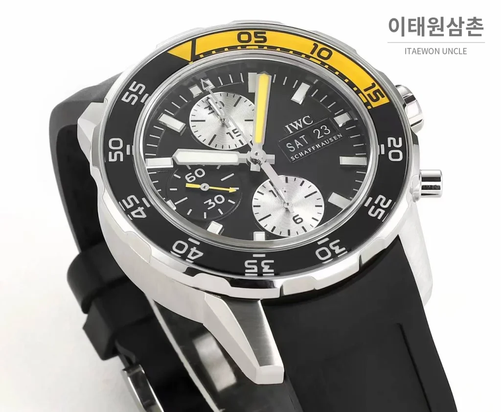 IWC 아쿠아타이머 크로노그래프 루미너스 베젤 블랙다이얼 오토매틱 44mm 블랙 러버 스트랩