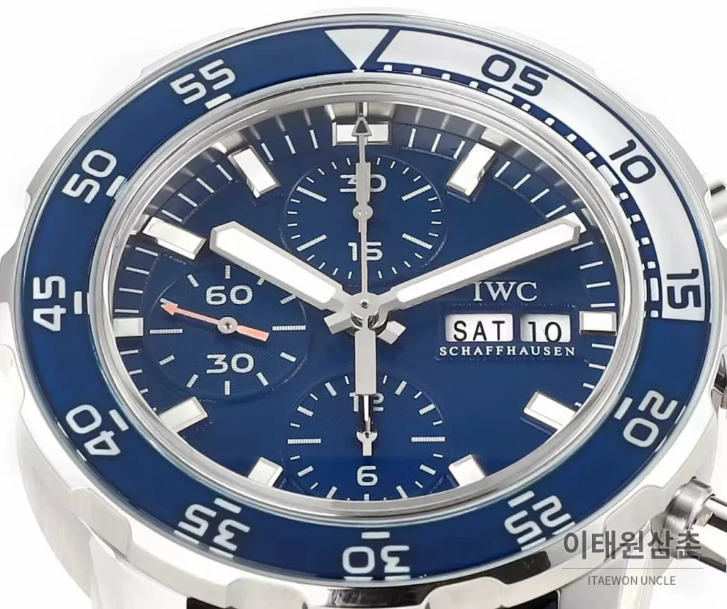 IWC 아쿠아타이머 크로노그래프 루미너스 베젤 블랙다이얼 오토매틱 44mm 네이비 러버 스트랩