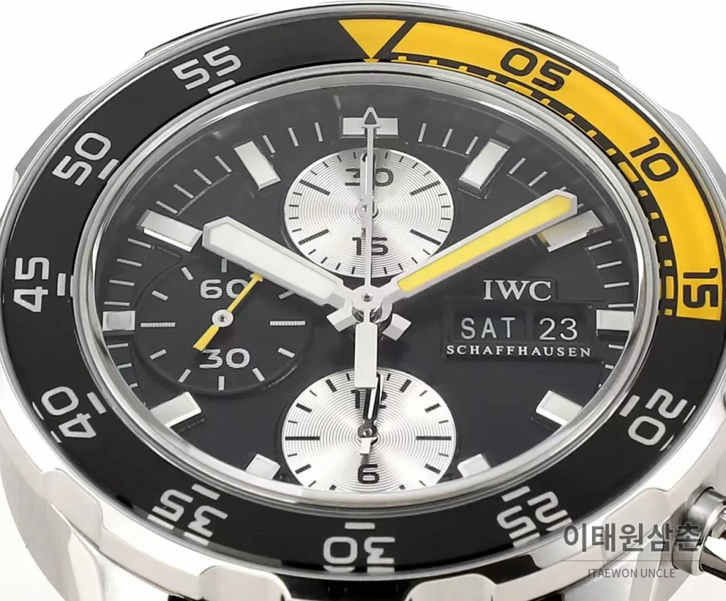 IWC 아쿠아타이머 크로노그래프 루미너스 베젤 블랙다이얼 오토매틱 44mm 블랙 러버 스트랩