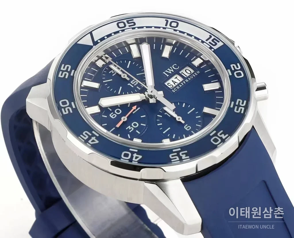 IWC 아쿠아타이머 크로노그래프 루미너스 베젤 블랙다이얼 오토매틱 44mm 네이비 러버 스트랩