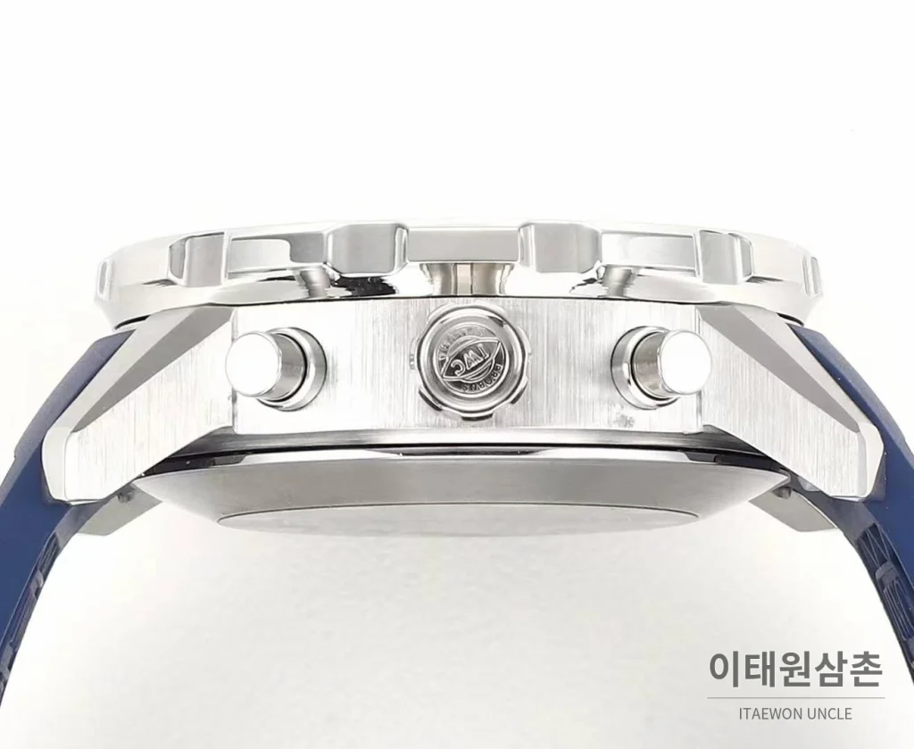 IWC 아쿠아타이머 크로노그래프 루미너스 베젤 블랙다이얼 오토매틱 44mm 네이비 러버 스트랩