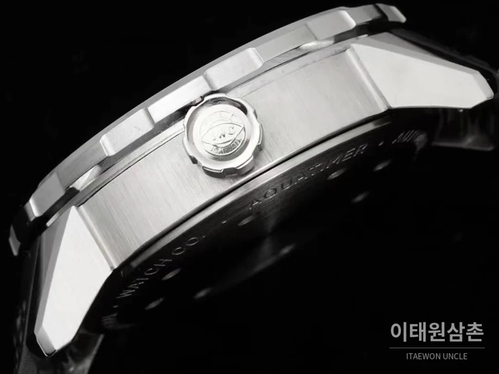 IWC 아쿠아타이머 쿠스토 스페셜 블루 다이얼 다이버 오토매틱 44mm (2)