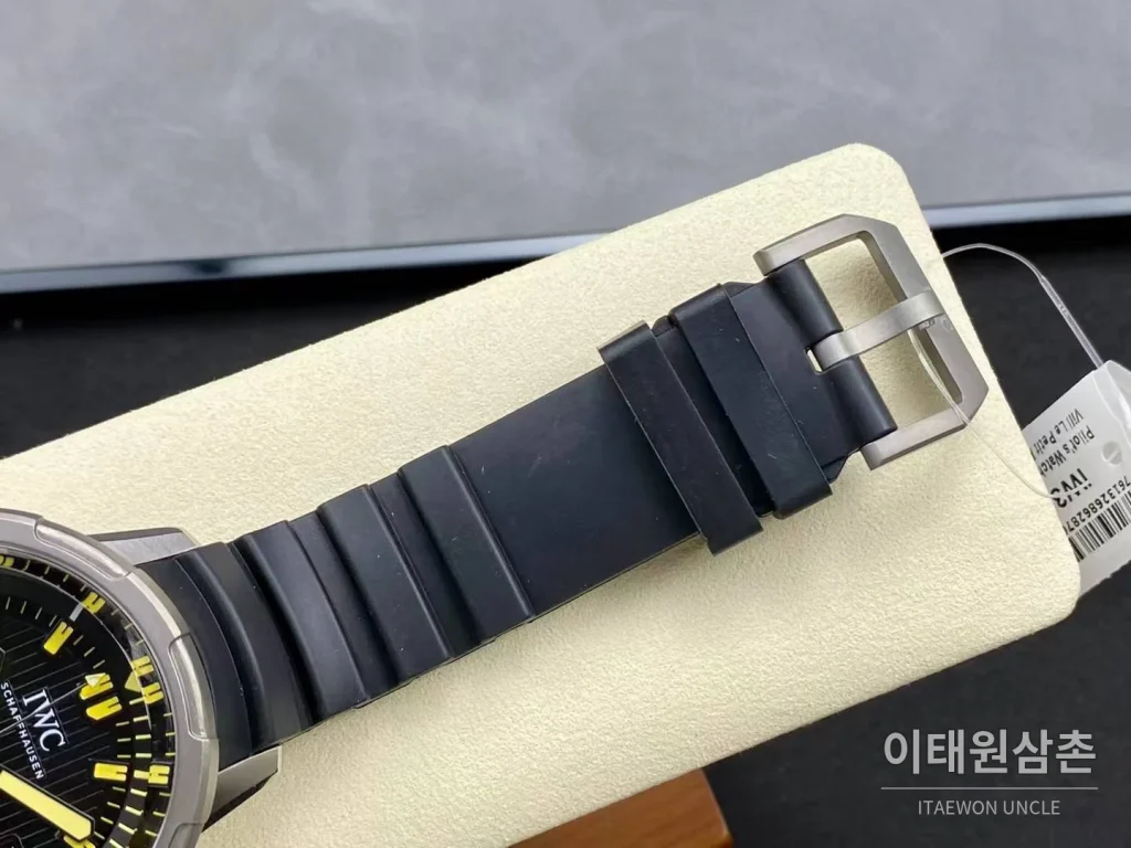 IWC 아쿠아타이머 딥 투 씨 티타늄 블랙다이얼 오토매틱 46mm 블랙 러버 스트랩 그레이 베젤 (2)