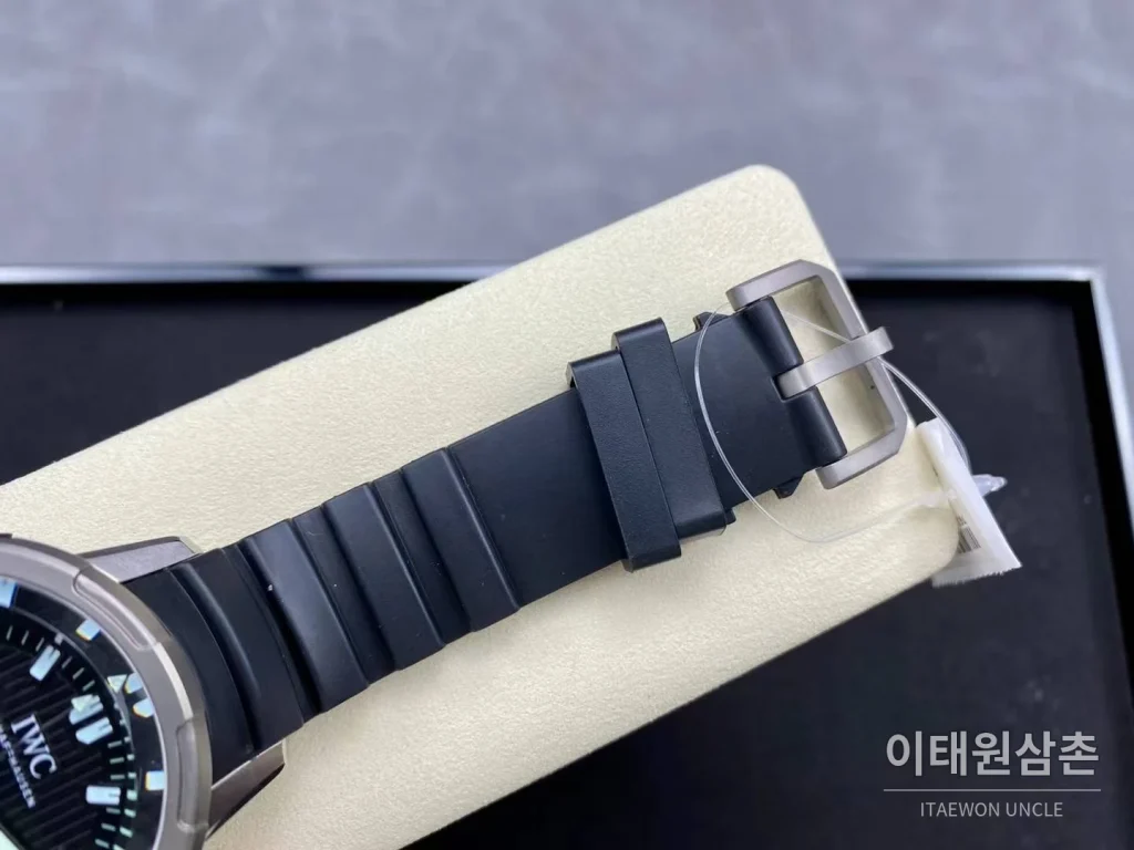 IWC 아쿠아타이머 딥 투 씨 티타늄 블랙다이얼 오토매틱 46mm 블랙 러버 스트랩 그레이 베젤