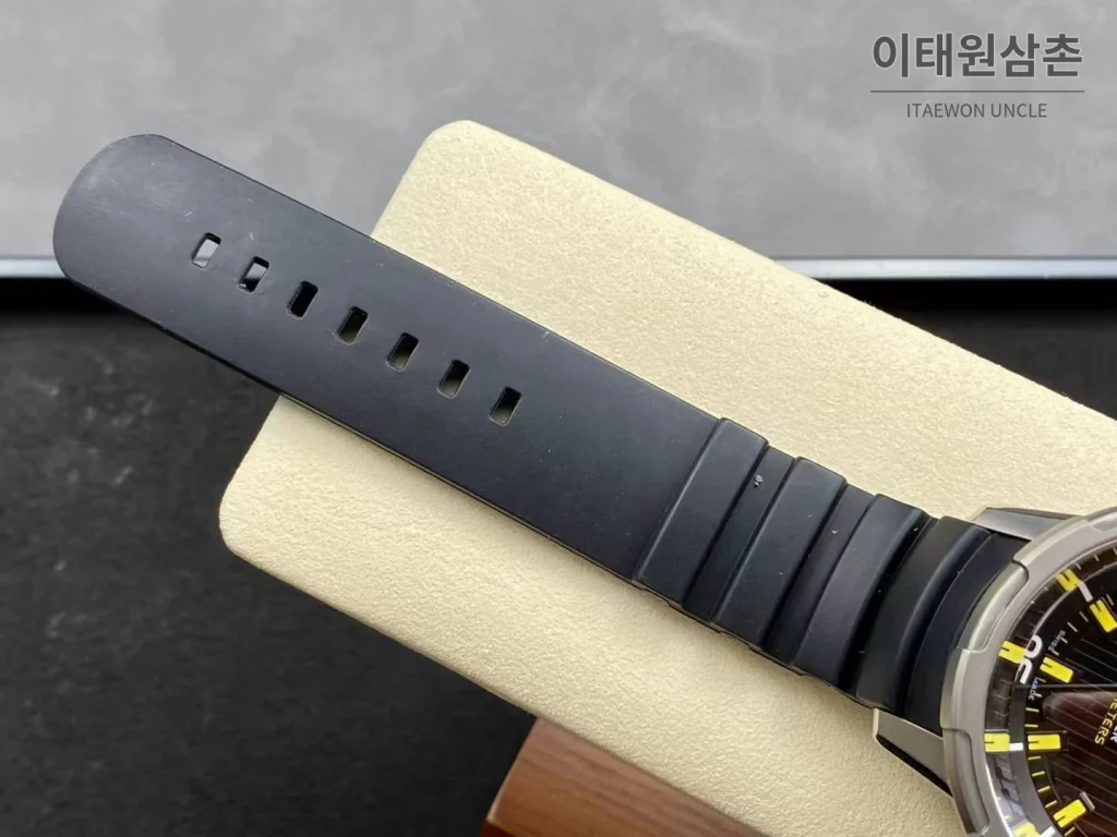 IWC 아쿠아타이머 딥 투 씨 티타늄 블랙다이얼 오토매틱 46mm 블랙 러버 스트랩 그레이 베젤 (2)