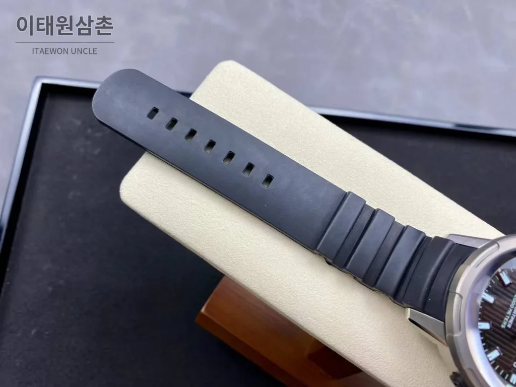 IWC 아쿠아타이머 딥 투 씨 티타늄 블랙다이얼 오토매틱 46mm 블랙 러버 스트랩 그레이 베젤