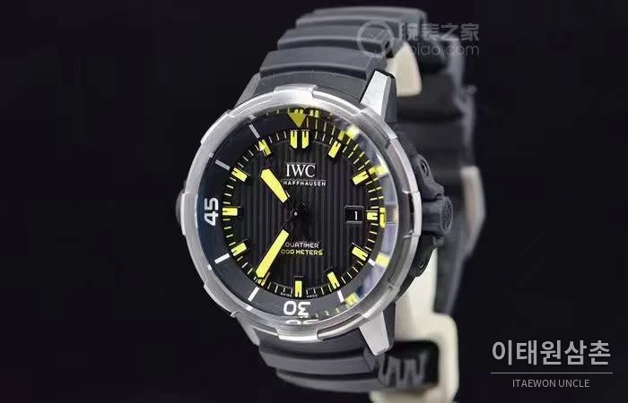 IWC 아쿠아타이머 딥 투 씨 티타늄 블랙다이얼 오토매틱 46mm 블랙 러버 스트랩 실버 베젤