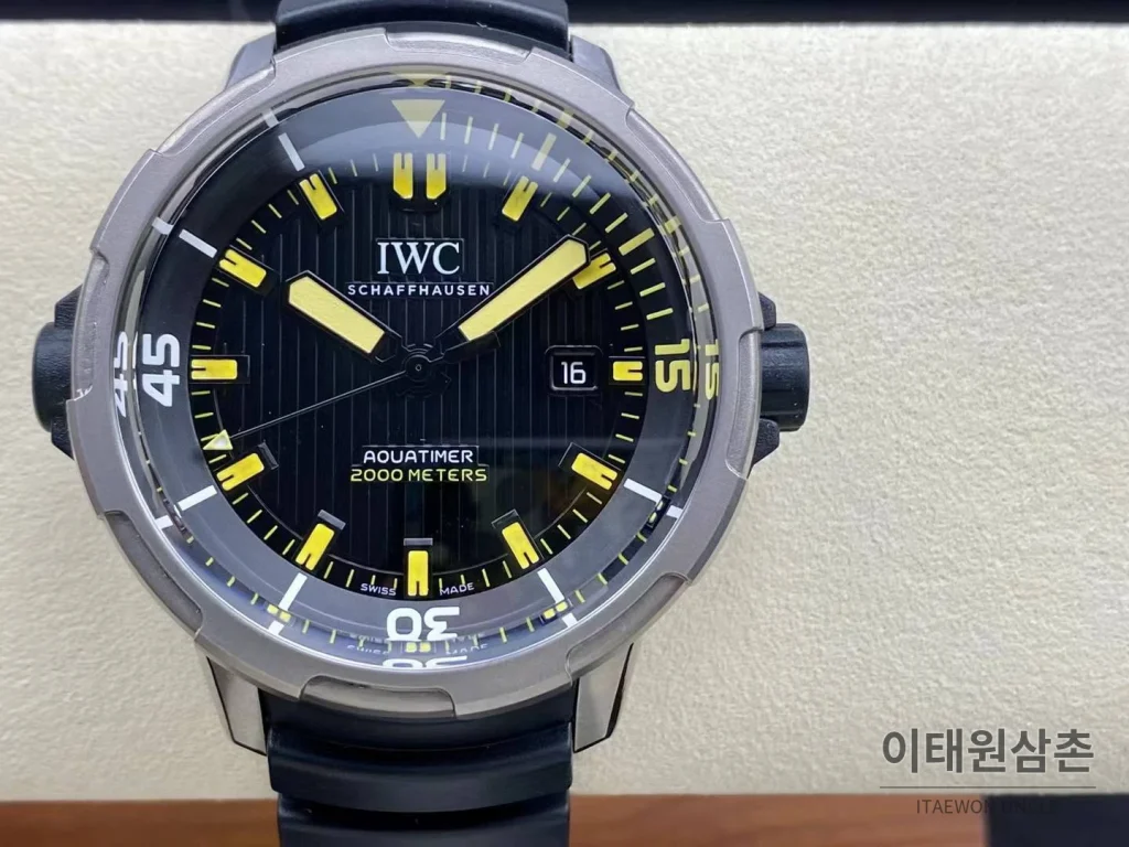 IWC 아쿠아타이머 딥 투 씨 티타늄 블랙다이얼 오토매틱 46mm 블랙 러버 스트랩 그레이 베젤 (2)