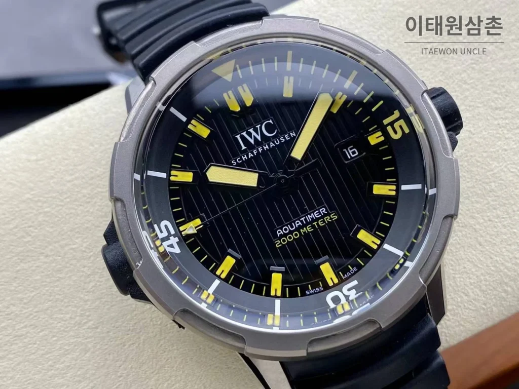 IWC 아쿠아타이머 딥 투 씨 티타늄 블랙다이얼 오토매틱 46mm 블랙 러버 스트랩 그레이 베젤 (2)