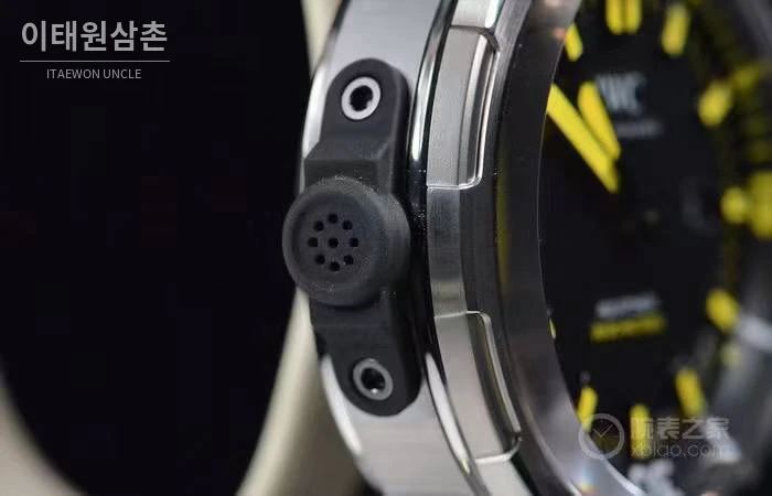 IWC 아쿠아타이머 딥 투 씨 티타늄 블랙다이얼 오토매틱 46mm 블랙 러버 스트랩 실버 베젤