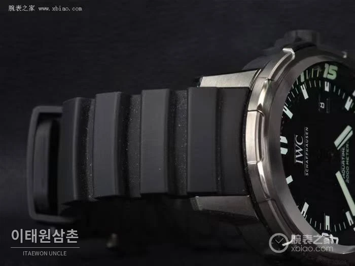 IWC 아쿠아타이머 딥 투 씨 티타늄 블랙다이얼 오토매틱 46mm 블랙 러버 스트랩 실버 베젤 (3)