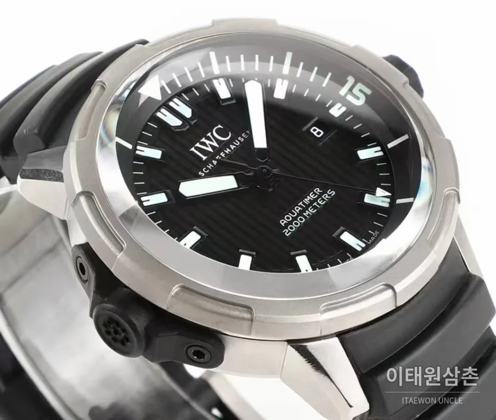 IWC 아쿠아타이머 딥 투 씨 티타늄 블랙다이얼 오토매틱 46mm 블랙 러버 스트랩 실버 베젤 (4)