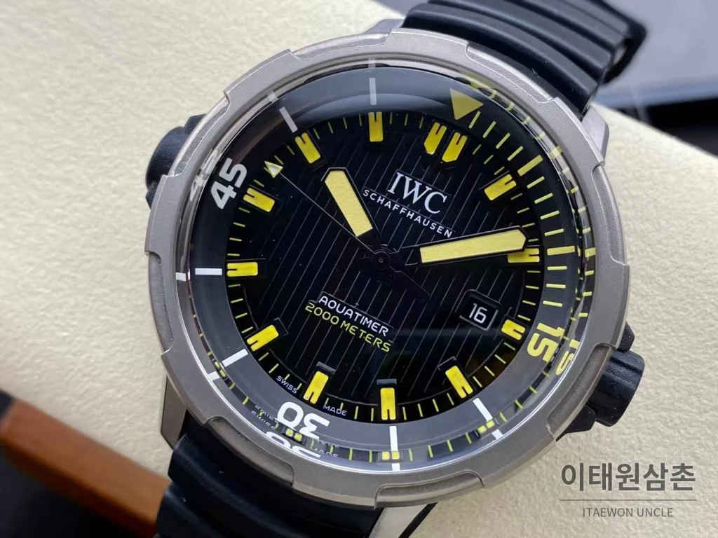 IWC 아쿠아타이머 딥 투 씨 티타늄 블랙다이얼 오토매틱 46mm 블랙 러버 스트랩 그레이 베젤 (2)