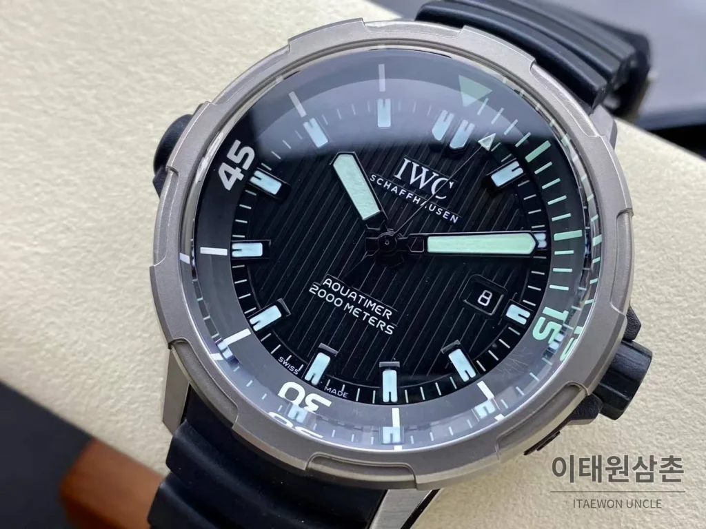 IWC 아쿠아타이머 딥 투 씨 티타늄 블랙다이얼 오토매틱 46mm 블랙 러버 스트랩 그레이 베젤
