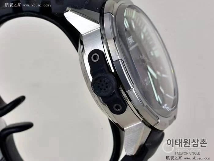 IWC 아쿠아타이머 딥 투 씨 티타늄 블랙다이얼 오토매틱 46mm 블랙 러버 스트랩 실버 베젤 (3)