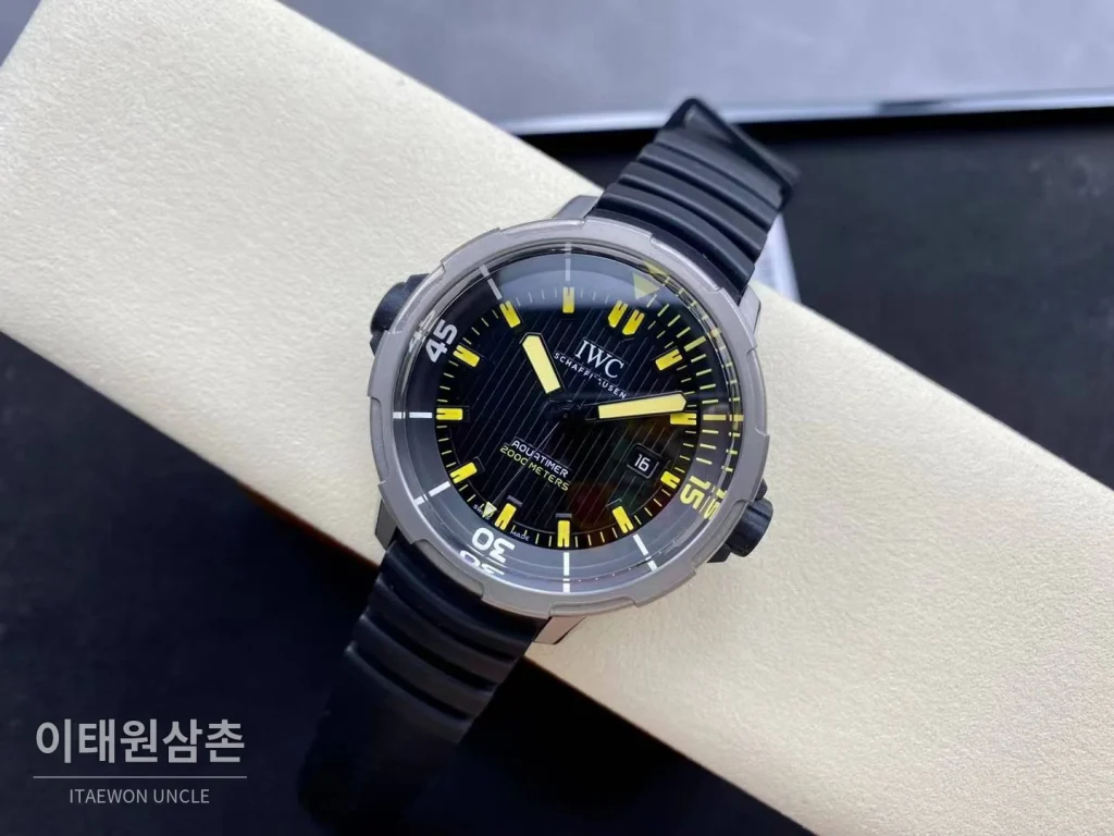 IWC 아쿠아타이머 딥 투 씨 티타늄 블랙다이얼 오토매틱 46mm 블랙 러버 스트랩 그레이 베젤 (2)