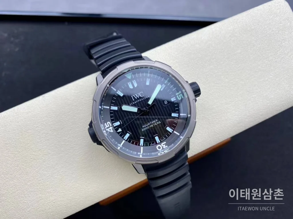 IWC 아쿠아타이머 딥 투 씨 티타늄 블랙다이얼 오토매틱 46mm 블랙 러버 스트랩 그레이 베젤