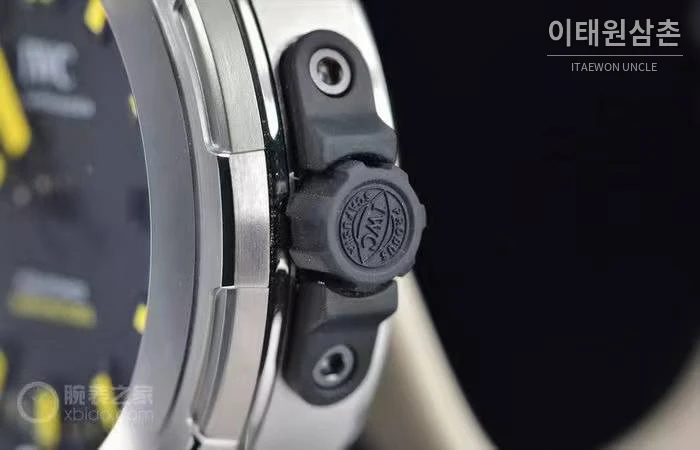 IWC 아쿠아타이머 딥 투 씨 티타늄 블랙다이얼 오토매틱 46mm 블랙 러버 스트랩 실버 베젤